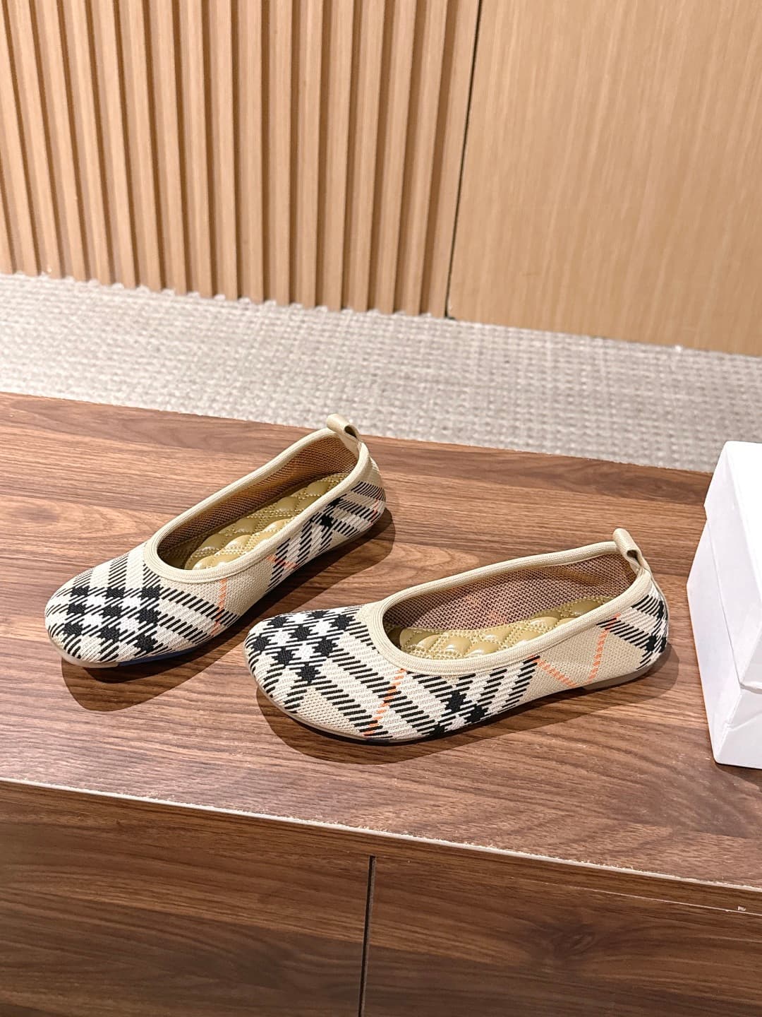 D3134 [Wangshan Product] BURBERRY Water Slide Collection – Ballroom Shoes for Ballet — image 2