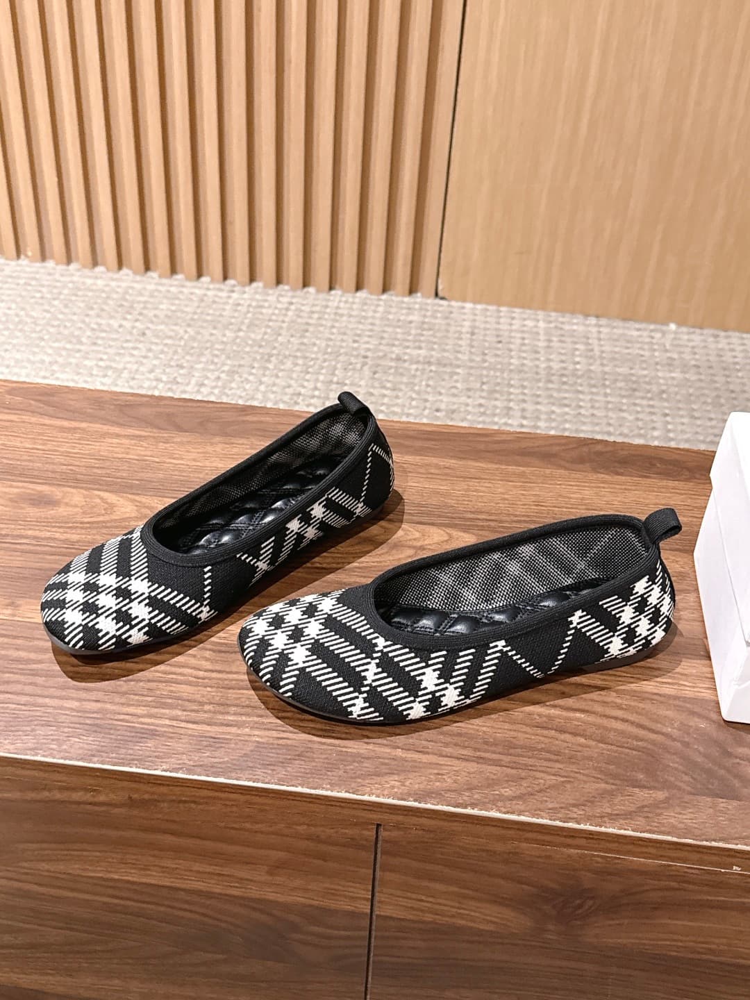 D3132 [Wanjiang] BURBERRY Water Slide Collection – Ballroom Shoes, Ballet Flats — image 2