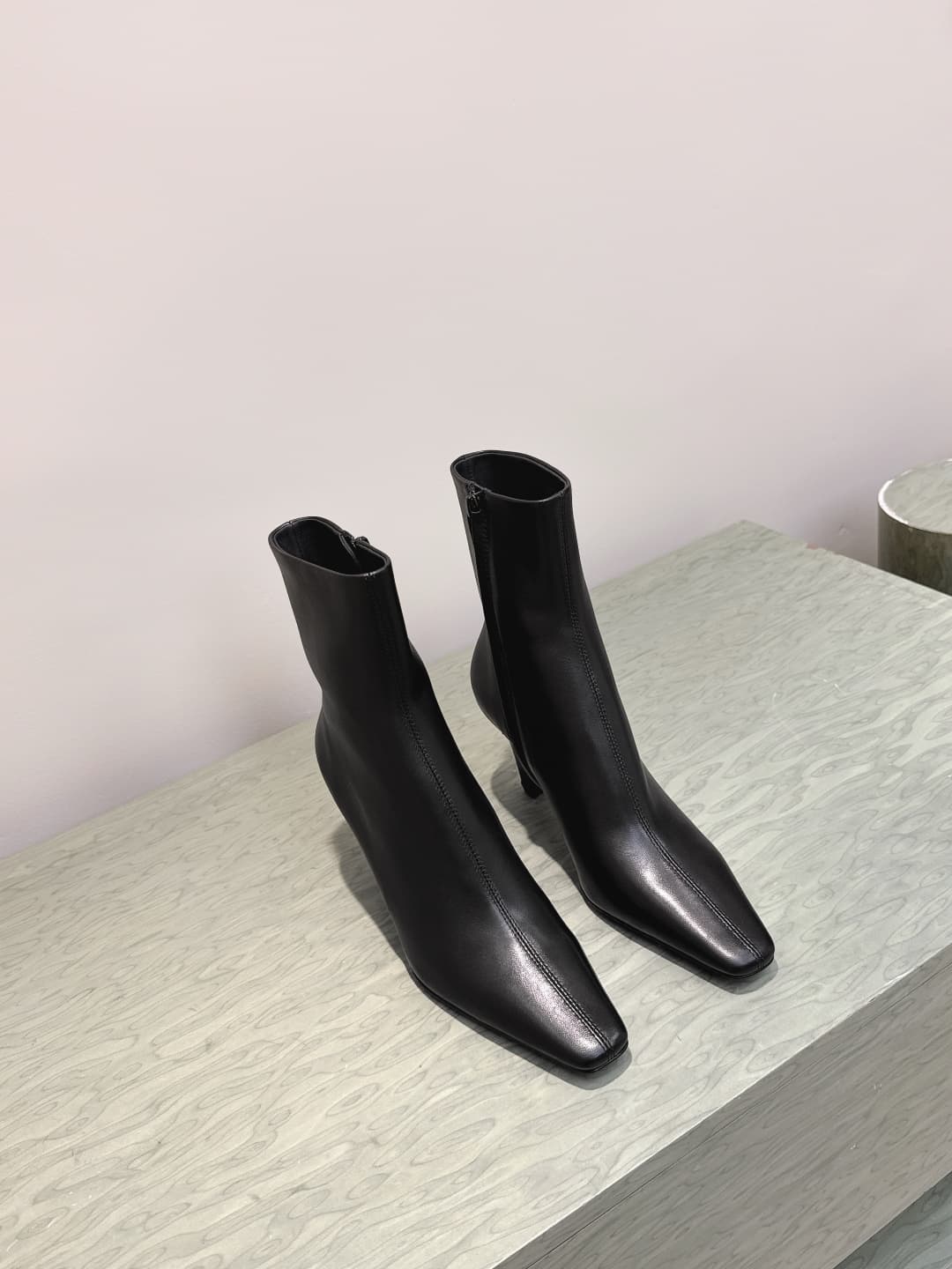 D12077 Custom shopping level | D092🦁 Elegant design, Saint Laurent’s new square-toe high heels in various lengths. Who doesn’t need a pair of new boots for early autumn? In the romantic autumn season, wearing a pair of boots or sneakers is absolutely stun — image 7