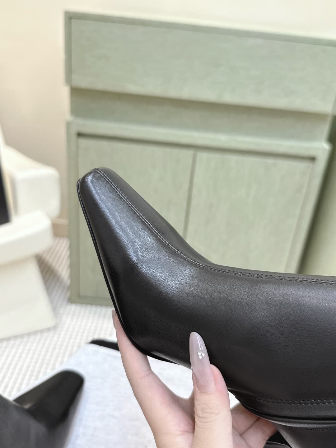 D12077 Custom shopping level | D092🦁 Elegant design, Saint Laurent’s new square-toe high heels in various lengths. Who doesn’t need a pair of new boots for early autumn? In the romantic autumn season, wearing a pair of boots or sneakers is absolutely stun — image 4