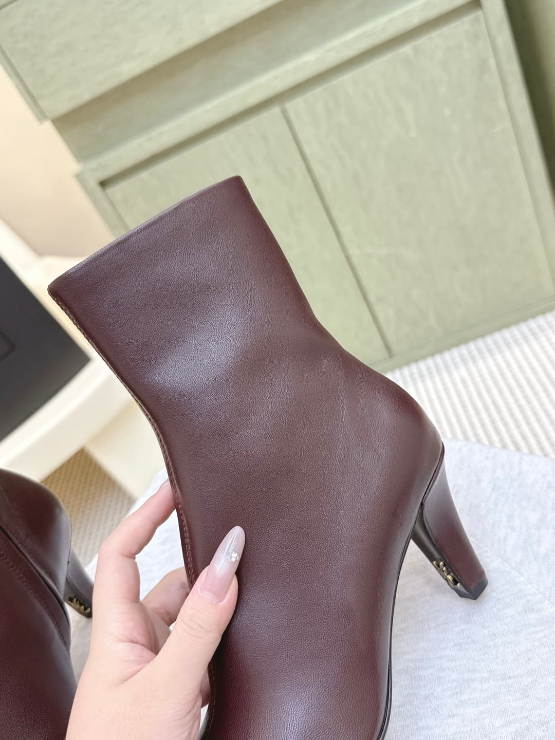 D12076 Custom shopping level｜D092🦁 Elegant and stylish Saint Laurent new models with square toe, high heels of various lengths. Who doesn’t need a pair of new boots for early autumn? In the romantic autumn season, wearing a pair of boots or slippers is ab — image 5