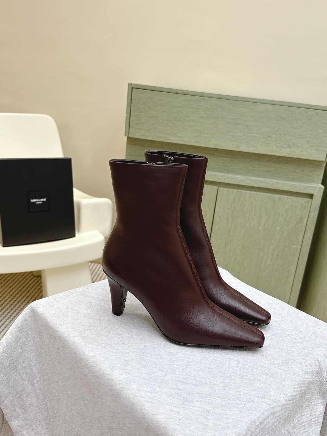 D12076 Custom shopping level｜D092🦁 Elegant and stylish Saint Laurent new models with square toe, high heels of various lengths. Who doesn’t need a pair of new boots for early autumn? In the romantic autumn season, wearing a pair of boots or slippers is ab — image 2