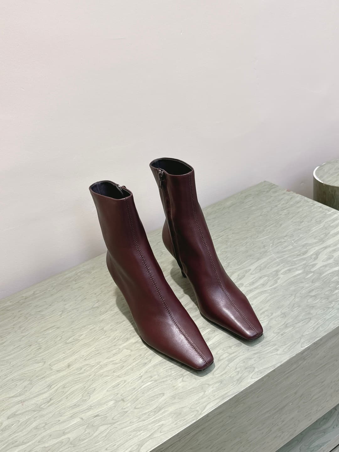 D12076 Custom shopping level｜D092🦁 Elegant and stylish Saint Laurent new models with square toe, high heels of various lengths. Who doesn’t need a pair of new boots for early autumn? In the romantic autumn season, wearing a pair of boots or slippers is ab — image 7