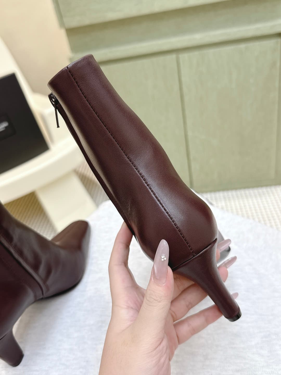 D12076 Custom shopping level｜D092🦁 Elegant and stylish Saint Laurent new models with square toe, high heels of various lengths. Who doesn’t need a pair of new boots for early autumn? In the romantic autumn season, wearing a pair of boots or slippers is ab — image 6