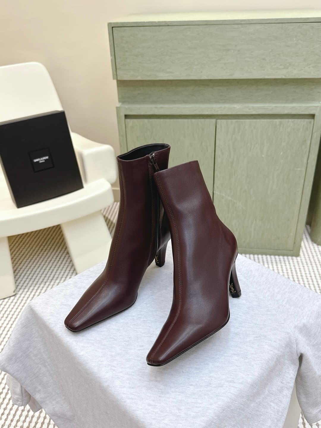 D12076 Custom shopping level｜D092🦁 Elegant and stylish Saint Laurent new models with square toe, high heels of various lengths. Who doesn’t need a pair of new boots for early autumn? In the romantic autumn season, wearing a pair of boots or slippers is ab — image 3