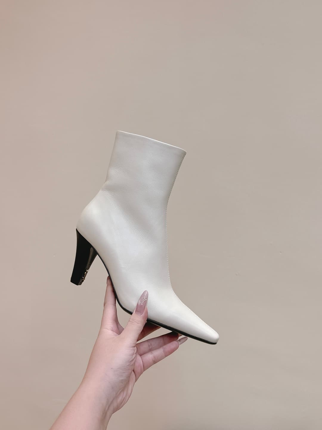 D12075 Exclusive purchase level | D092🦁 Elegant and stylish Saint Laurent new model pointed high heels, both long and short. Who doesn’t need a pair of new boots for early autumn? In the romantic autumn season, wearing a pair of boots or shoes is absolute — image 8