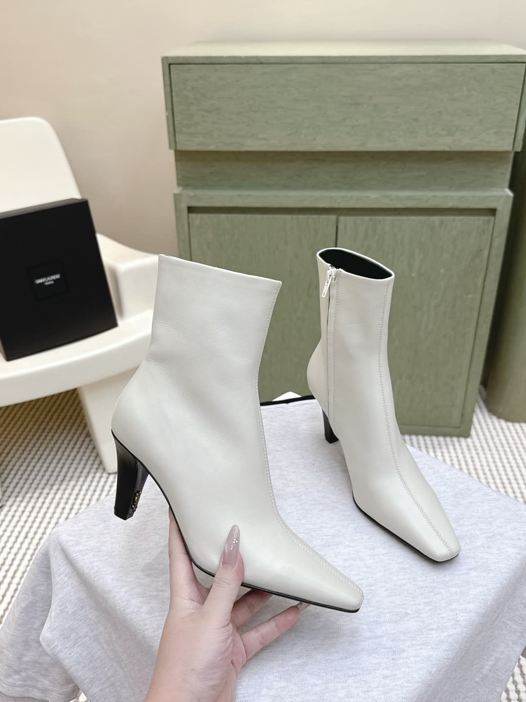 D12075 Exclusive purchase level | D092🦁 Elegant and stylish Saint Laurent new model pointed high heels, both long and short. Who doesn’t need a pair of new boots for early autumn? In the romantic autumn season, wearing a pair of boots or shoes is absolute — image 3
