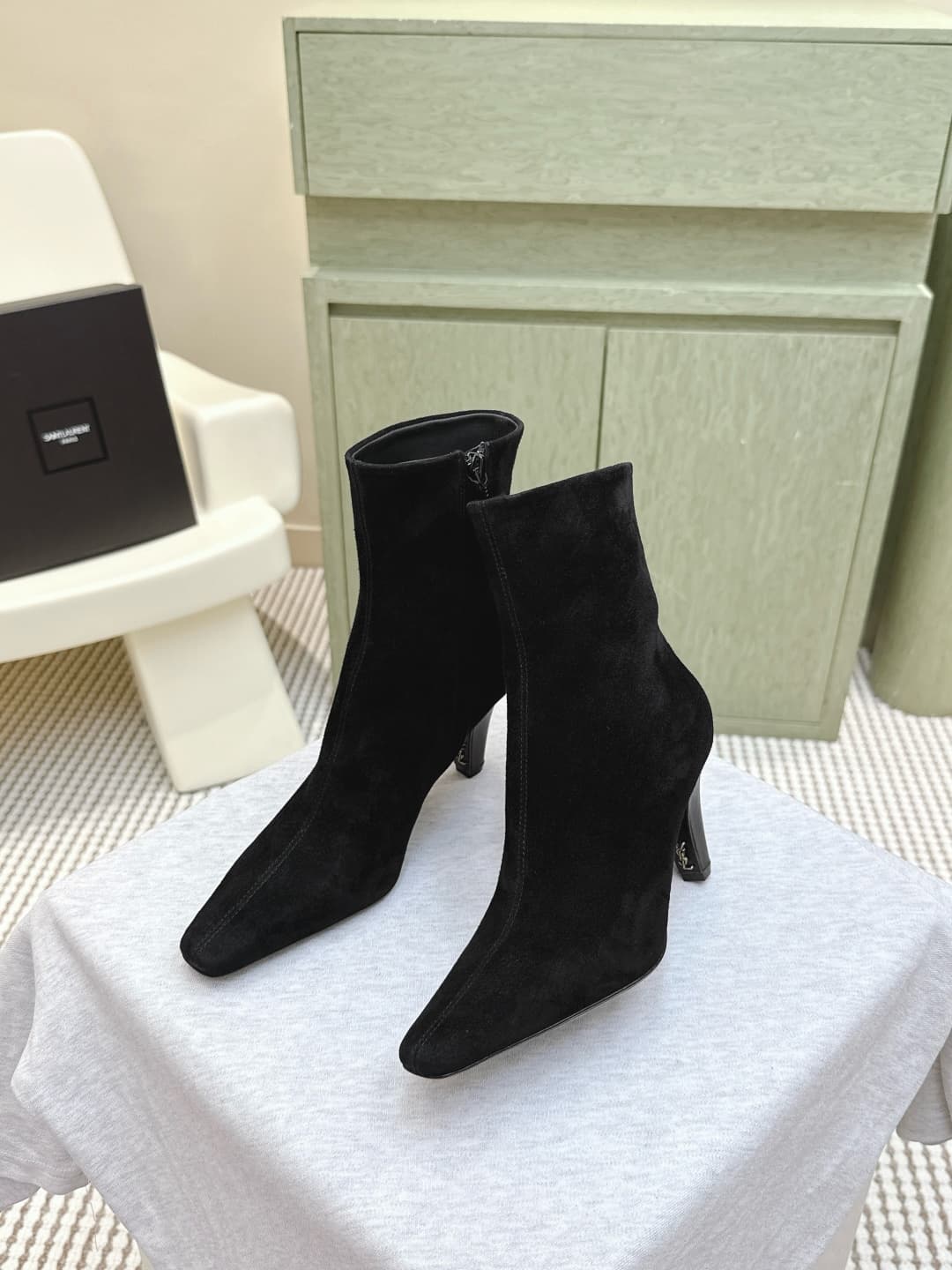 D12074 Exclusive purchase level | D092🦁 Elegant and stylish Saint Laurent new model square-toe high heels in various lengths. Who doesn’t need a pair of new boots for early autumn? In the romantic autumn season, wearing a pair of high or low boots is abso — image 2