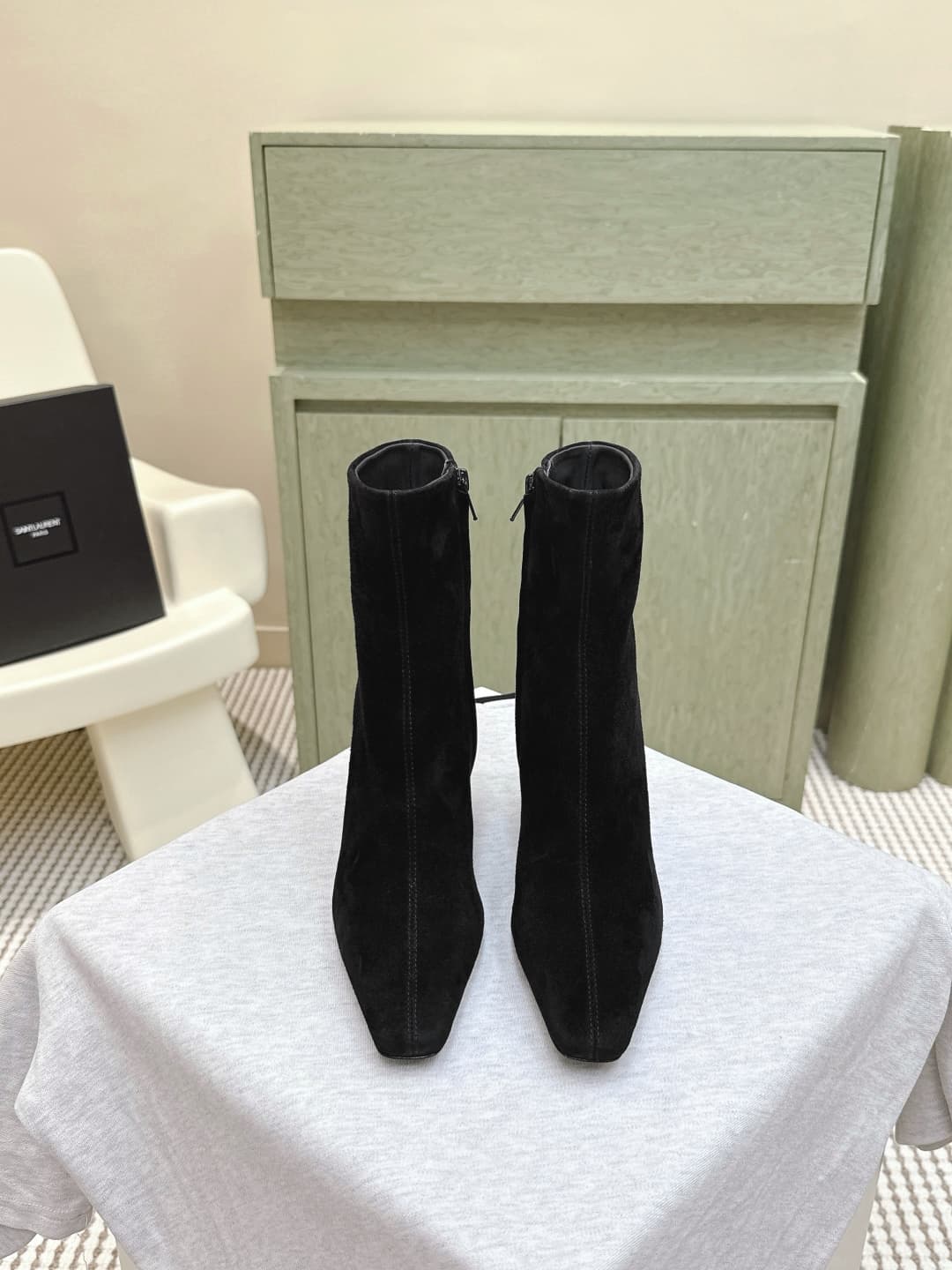 D12074 Exclusive purchase level | D092🦁 Elegant and stylish Saint Laurent new model square-toe high heels in various lengths. Who doesn’t need a pair of new boots for early autumn? In the romantic autumn season, wearing a pair of high or low boots is abso — image 1