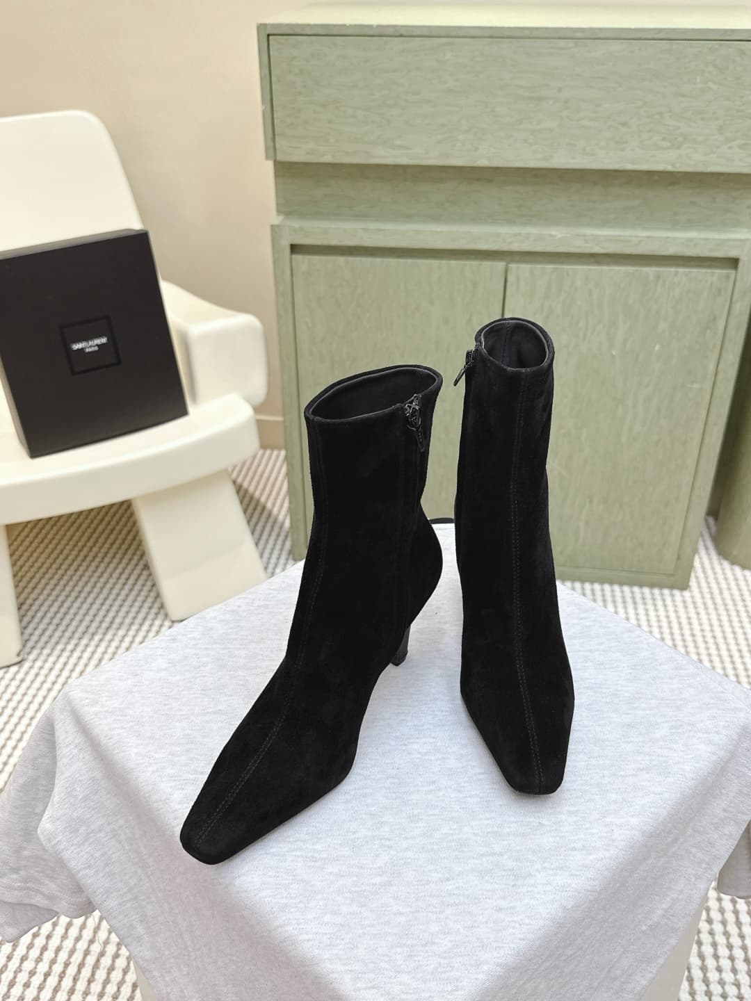 D12074 Exclusive purchase level | D092🦁 Elegant and stylish Saint Laurent new model square-toe high heels in various lengths. Who doesn’t need a pair of new boots for early autumn? In the romantic autumn season, wearing a pair of high or low boots is abso — image 3