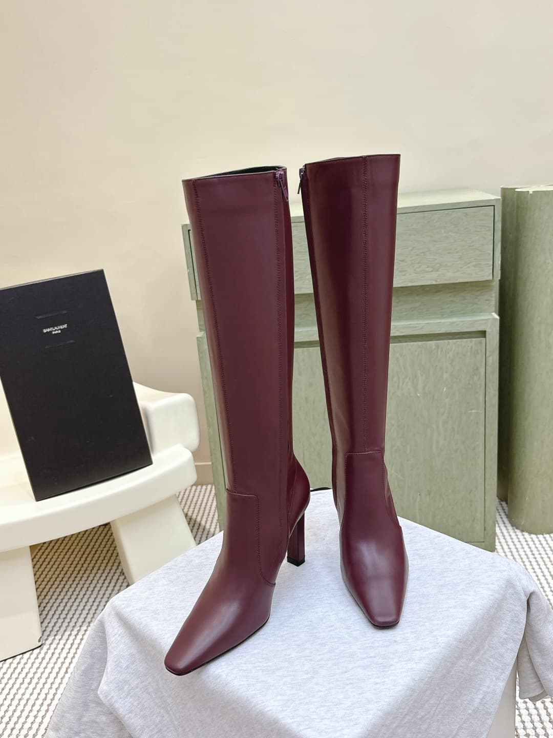 D12073 Exquisite quality｜D093🦁 Elegant design, Saint Laurent’s new square-toe high heels in various lengths. Who doesn’t need a pair of new boots for early autumn? In the romantic autumn season, wearing a pair of boots or shoes is absolutely stunning. The — image 3