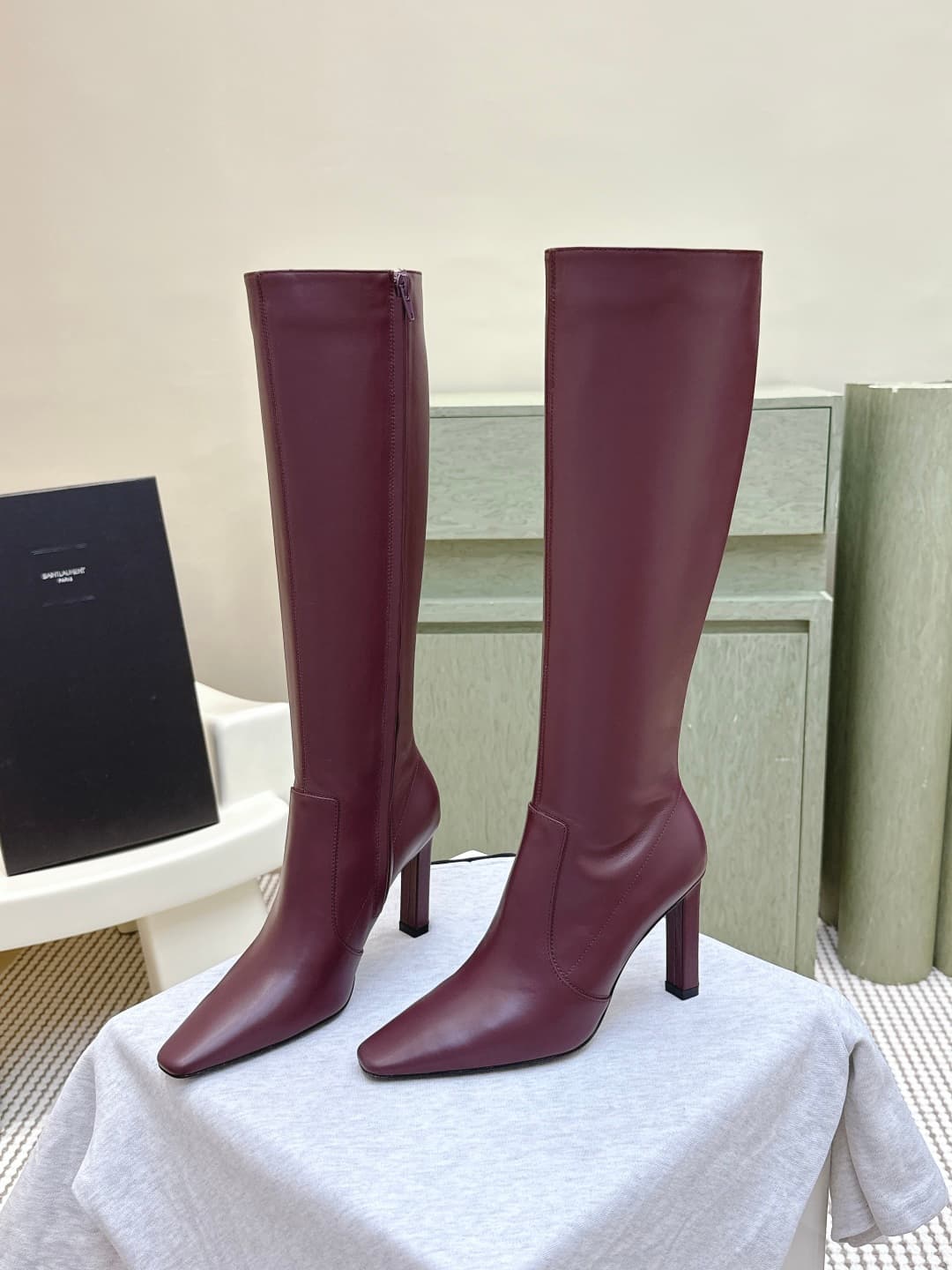 D12073 Exquisite quality｜D093🦁 Elegant design, Saint Laurent’s new square-toe high heels in various lengths. Who doesn’t need a pair of new boots for early autumn? In the romantic autumn season, wearing a pair of boots or shoes is absolutely stunning. The — image 2