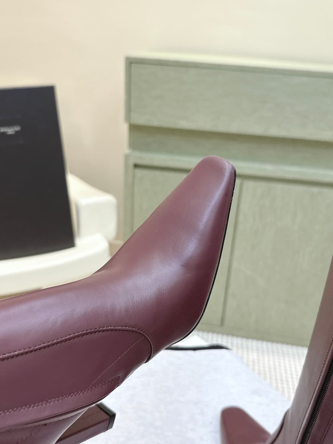 D12073 Exquisite quality｜D093🦁 Elegant design, Saint Laurent’s new square-toe high heels in various lengths. Who doesn’t need a pair of new boots for early autumn? In the romantic autumn season, wearing a pair of boots or shoes is absolutely stunning. The — image 4