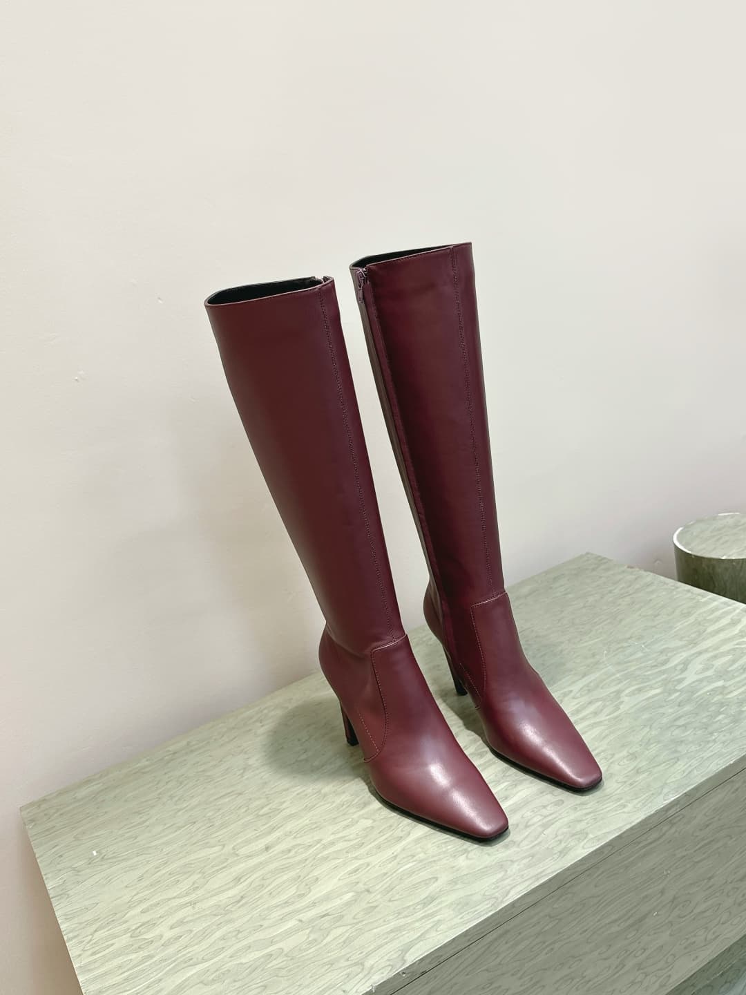 D12073 Exquisite quality｜D093🦁 Elegant design, Saint Laurent’s new square-toe high heels in various lengths. Who doesn’t need a pair of new boots for early autumn? In the romantic autumn season, wearing a pair of boots or shoes is absolutely stunning. The — image 7