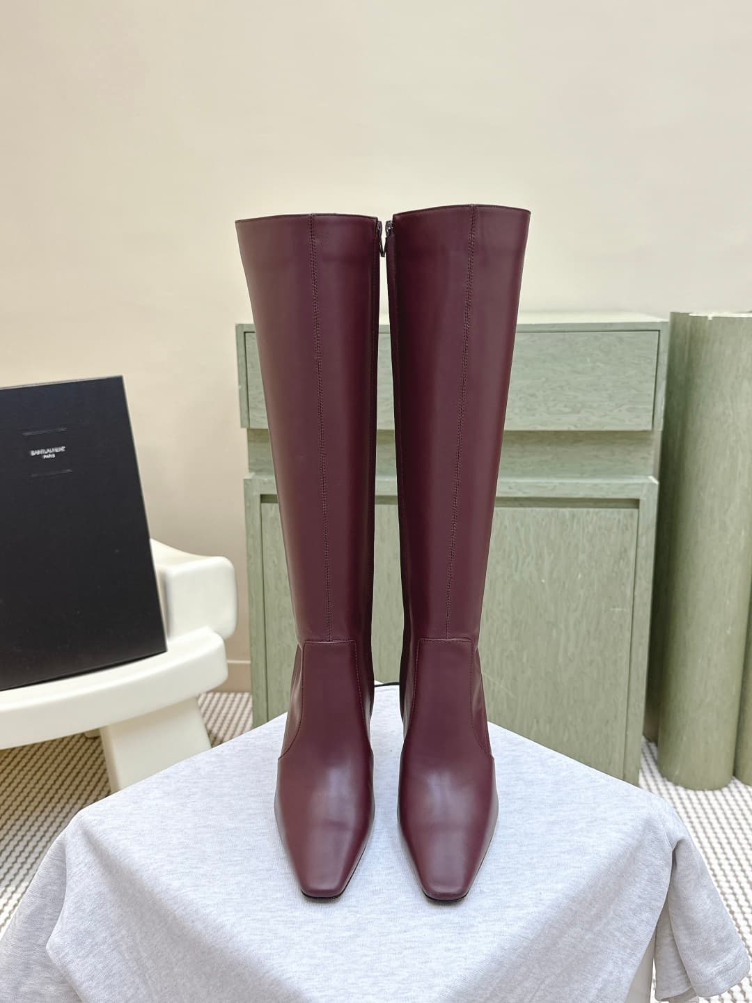 D12073 Exquisite quality｜D093🦁 Elegant design, Saint Laurent’s new square-toe high heels in various lengths. Who doesn’t need a pair of new boots for early autumn? In the romantic autumn season, wearing a pair of boots or shoes is absolutely stunning. The — image 1