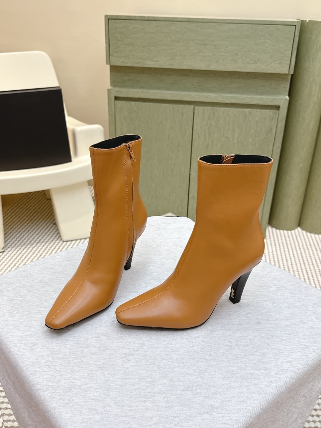D12070 Buyer’s level | D425🦁 Elegant and stylish Saint Laurent new model pointed high heels, long or short. Who doesn’t need a pair of new boots in early autumn? In the romantic autumn season, wearing a pair of boots or slippers is absolutely stunning! Th — image 2