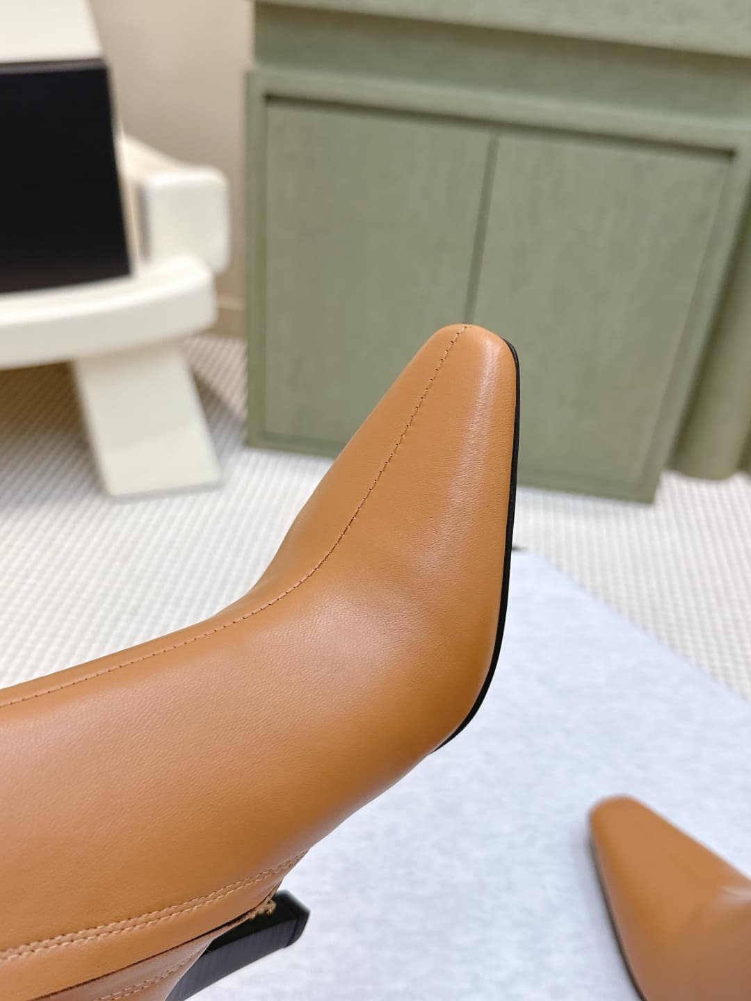 D12070 Buyer’s level | D425🦁 Elegant and stylish Saint Laurent new model pointed high heels, long or short. Who doesn’t need a pair of new boots in early autumn? In the romantic autumn season, wearing a pair of boots or slippers is absolutely stunning! Th — image 4