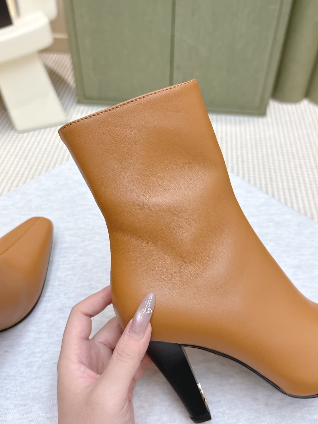 D12070 Buyer’s level | D425🦁 Elegant and stylish Saint Laurent new model pointed high heels, long or short. Who doesn’t need a pair of new boots in early autumn? In the romantic autumn season, wearing a pair of boots or slippers is absolutely stunning! Th — image 6
