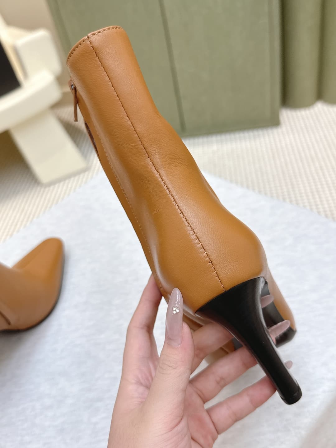 D12070 Buyer’s level | D425🦁 Elegant and stylish Saint Laurent new model pointed high heels, long or short. Who doesn’t need a pair of new boots in early autumn? In the romantic autumn season, wearing a pair of boots or slippers is absolutely stunning! Th — image 5
