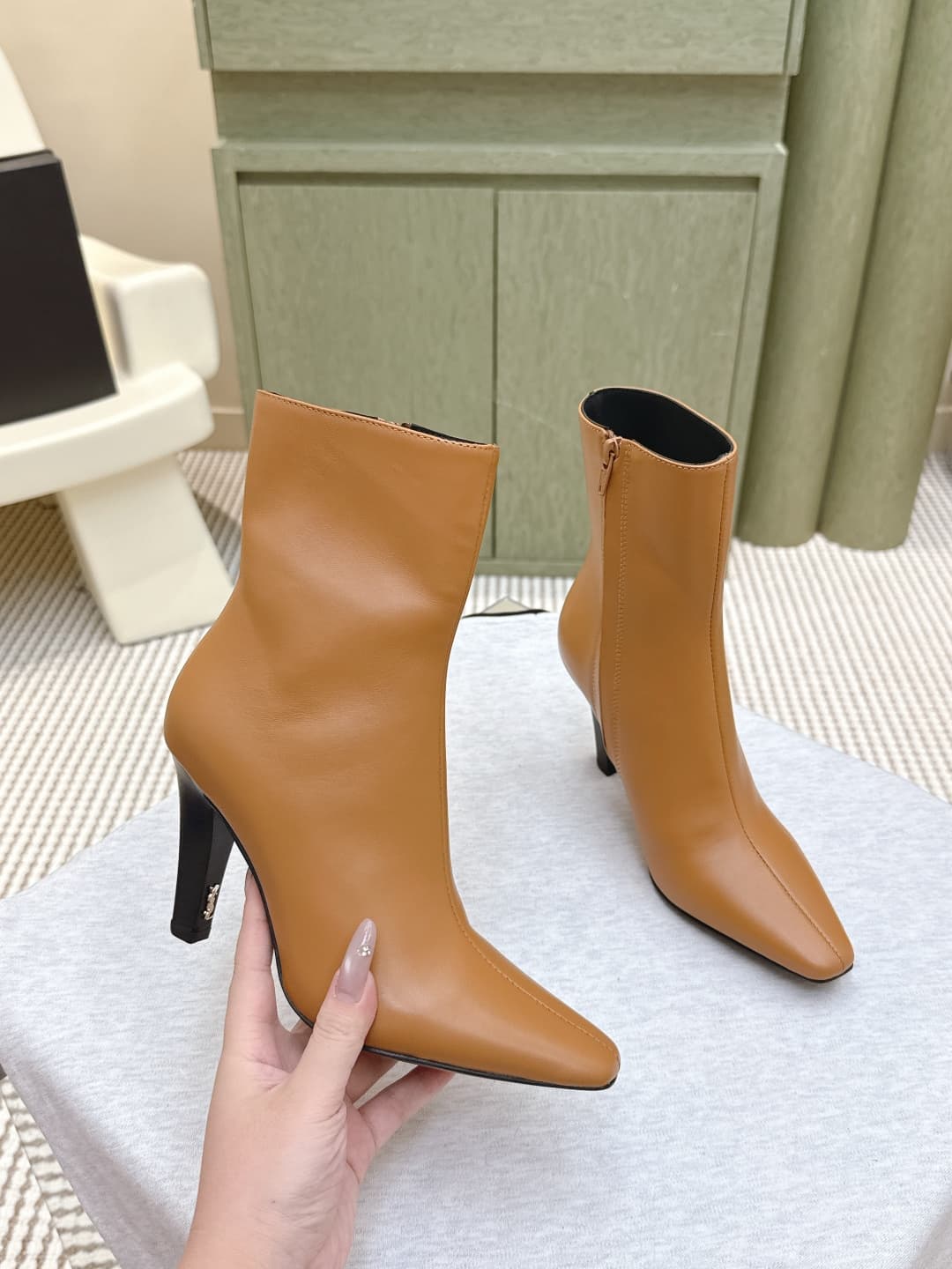 D12070 Buyer’s level | D425🦁 Elegant and stylish Saint Laurent new model pointed high heels, long or short. Who doesn’t need a pair of new boots in early autumn? In the romantic autumn season, wearing a pair of boots or slippers is absolutely stunning! Th — image 3