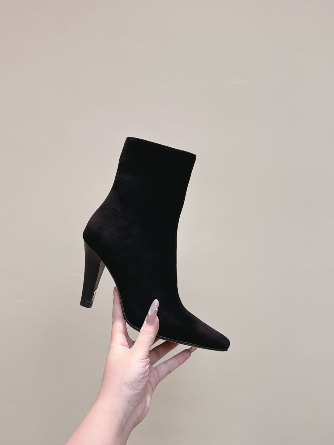 D12069 Custom shopping level | D425🦁 Elegant design, Saint Laurent’s new square-toe high heels in various lengths. Who doesn’t need a pair of new boots for early autumn? In the romantic autumn season, wearing a pair of high or short boots is absolutely st — image 8