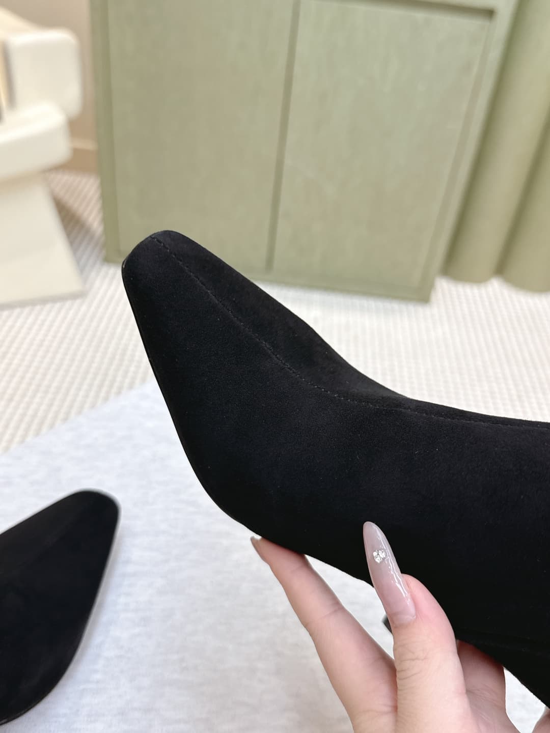 D12069 Custom shopping level | D425🦁 Elegant design, Saint Laurent’s new square-toe high heels in various lengths. Who doesn’t need a pair of new boots for early autumn? In the romantic autumn season, wearing a pair of high or short boots is absolutely st — image 4