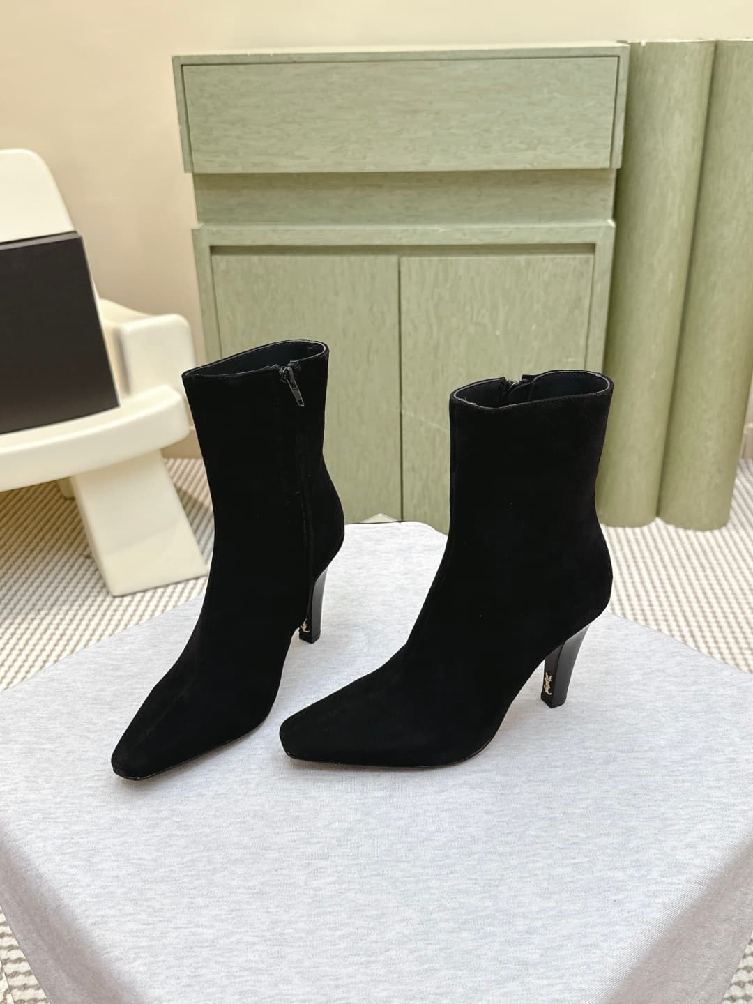 D12069 Custom shopping level | D425🦁 Elegant design, Saint Laurent’s new square-toe high heels in various lengths. Who doesn’t need a pair of new boots for early autumn? In the romantic autumn season, wearing a pair of high or short boots is absolutely st — image 3