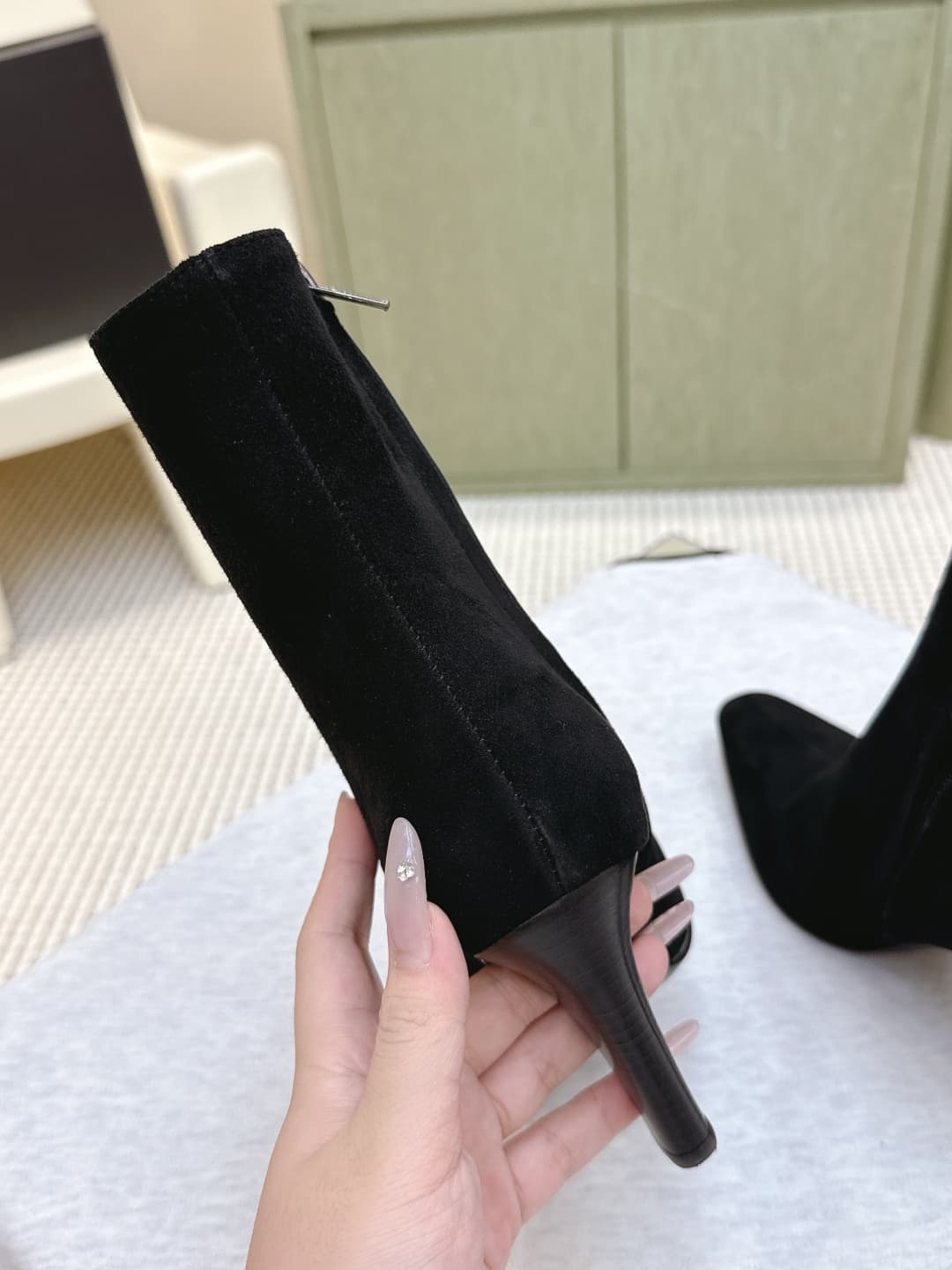 D12069 Custom shopping level | D425🦁 Elegant design, Saint Laurent’s new square-toe high heels in various lengths. Who doesn’t need a pair of new boots for early autumn? In the romantic autumn season, wearing a pair of high or short boots is absolutely st — image 5