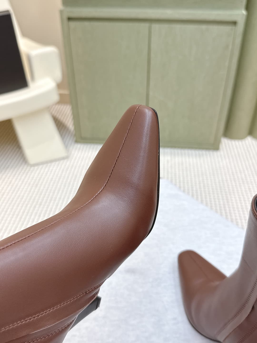 D12068 Buyer’s level | D425🦁 Elegant & stylish Saint Laurent new model pointed high heels, both long and short. Who doesn’t need a pair of new boots in early autumn? In the romantic autumn season, wearing a pair of boots or sneakers is absolutely stunning — image 4