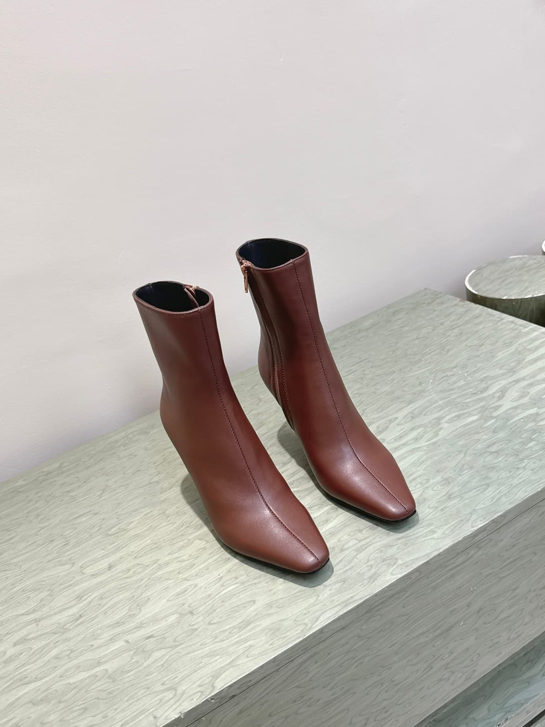 D12068 Buyer’s level | D425🦁 Elegant & stylish Saint Laurent new model pointed high heels, both long and short. Who doesn’t need a pair of new boots in early autumn? In the romantic autumn season, wearing a pair of boots or sneakers is absolutely stunning — image 7