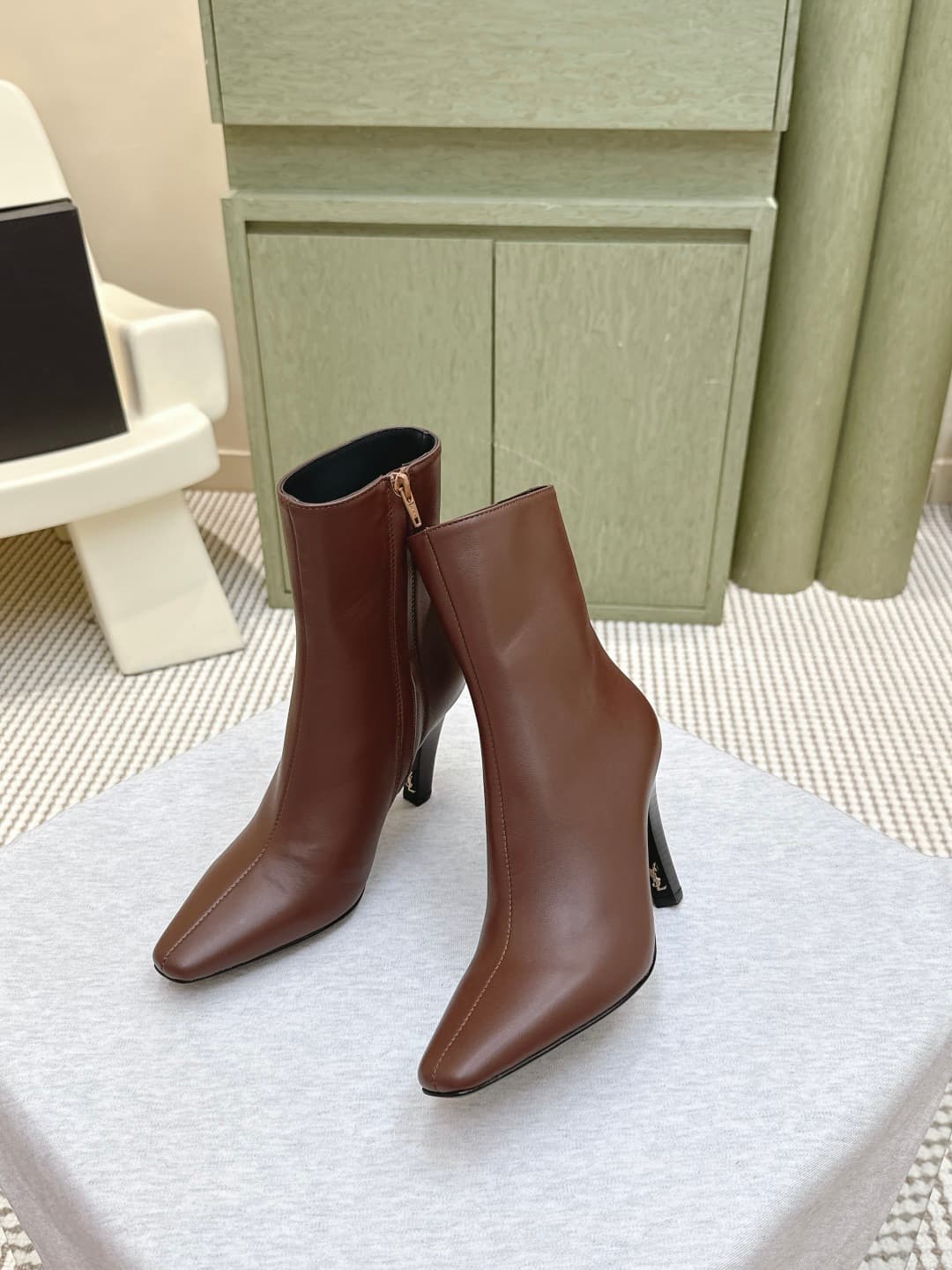 D12068 Buyer’s level | D425🦁 Elegant & stylish Saint Laurent new model pointed high heels, both long and short. Who doesn’t need a pair of new boots in early autumn? In the romantic autumn season, wearing a pair of boots or sneakers is absolutely stunning — image 2
