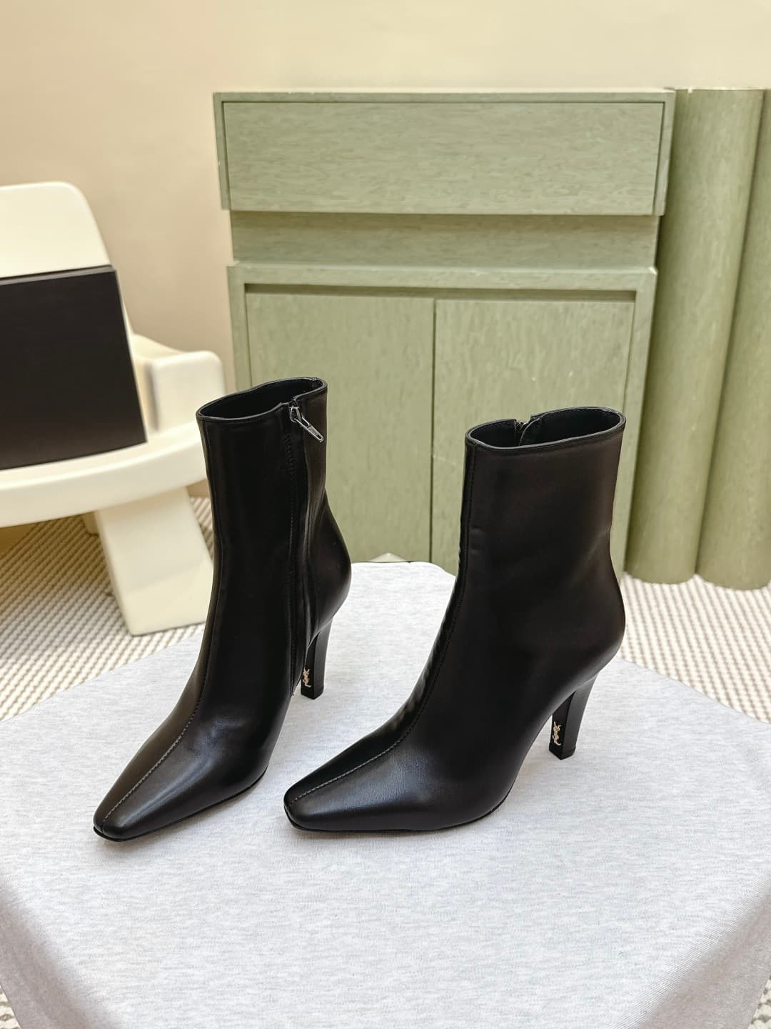 D12067 Expedited Purchase Level | D425🦁 Elegant Design, Saint Laurent’s new square-toe high heels in various lengths. Who doesn’t need a pair of new boots for early autumn? In the romantic autumn season, wearing a pair of boots or shoes with long or short — image 2