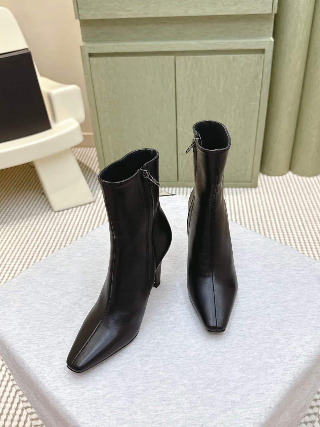 D12067 Expedited Purchase Level | D425🦁 Elegant Design, Saint Laurent’s new square-toe high heels in various lengths. Who doesn’t need a pair of new boots for early autumn? In the romantic autumn season, wearing a pair of boots or shoes with long or short — image 3