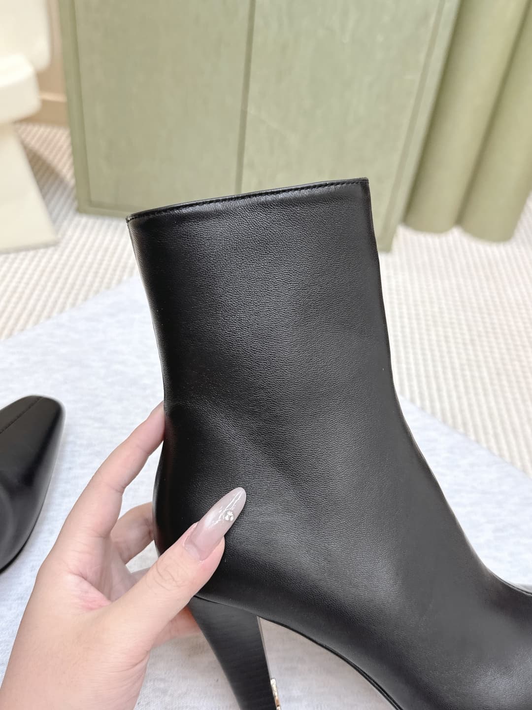 D12067 Expedited Purchase Level | D425🦁 Elegant Design, Saint Laurent’s new square-toe high heels in various lengths. Who doesn’t need a pair of new boots for early autumn? In the romantic autumn season, wearing a pair of boots or shoes with long or short — image 5