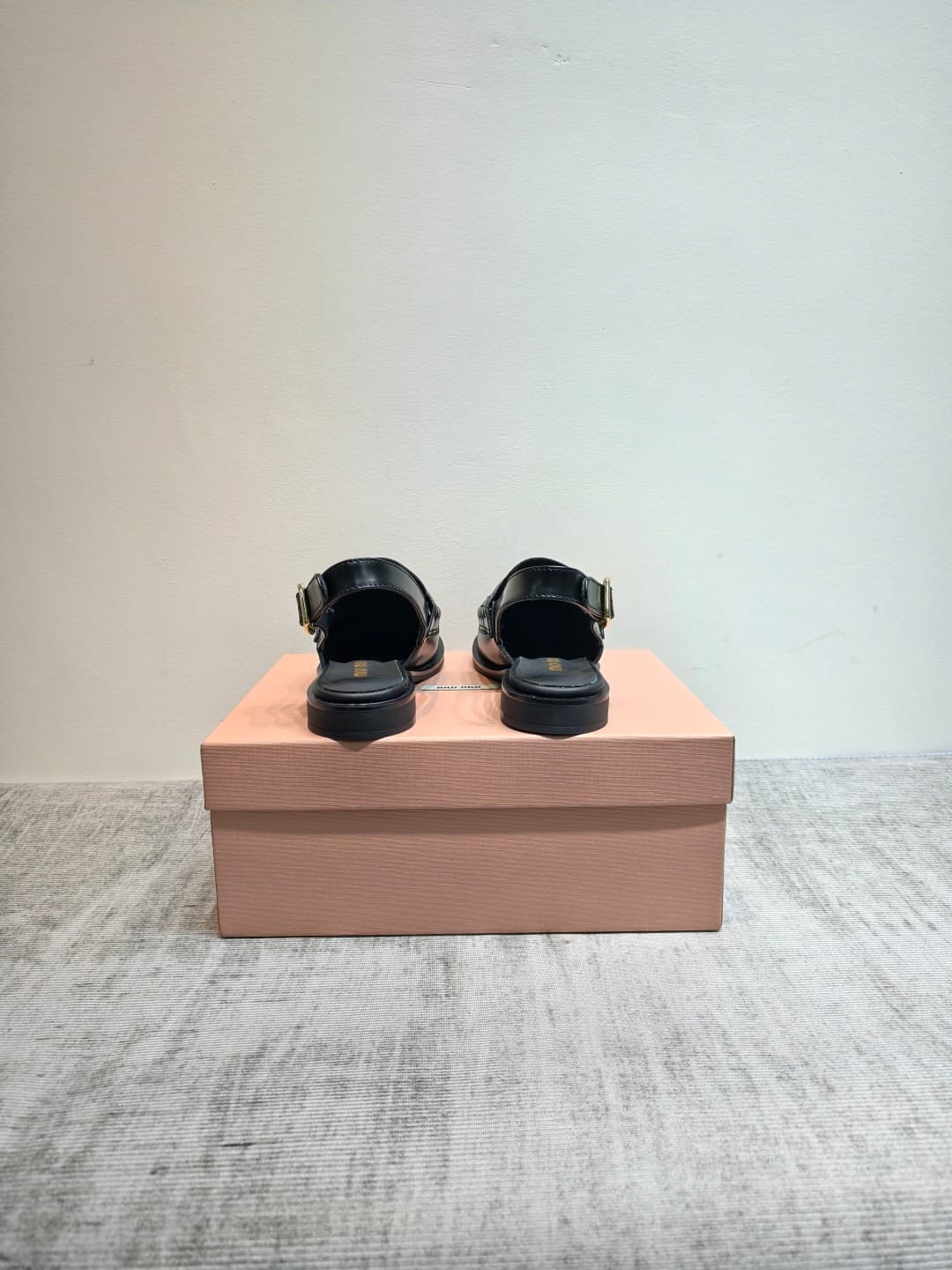 D10650 MIUMIU 2026 New Vintage/Retro Loafers – The upper is made of high-quality calfskin or leather; some models feature aged waxed leather, giving a vintage look. There are also different versions with glossy polished leather, wine-red dyed leather, and — image 3
