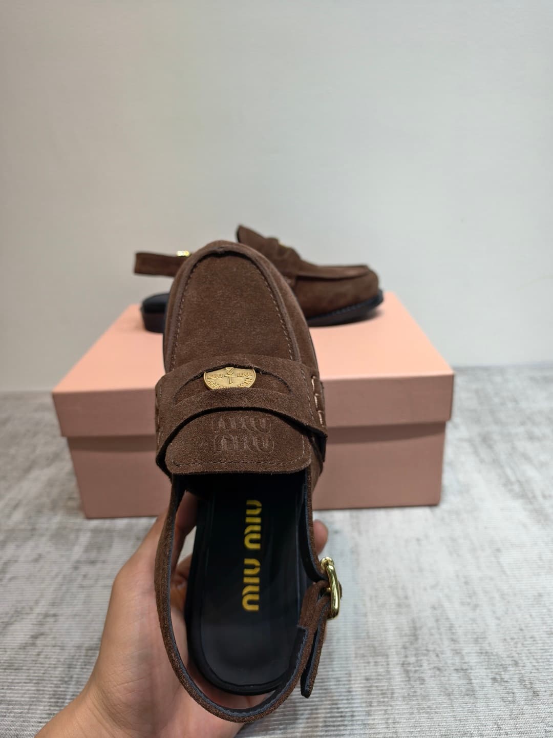 D10648 MIUMIU 2026 new vintage/retro shoes. The upper is made of high-quality calfskin or leather; some models feature aged waxed leather, giving a vintage look. There are also different versions with glossy polished leather, wine-red colored leather, and — image 5