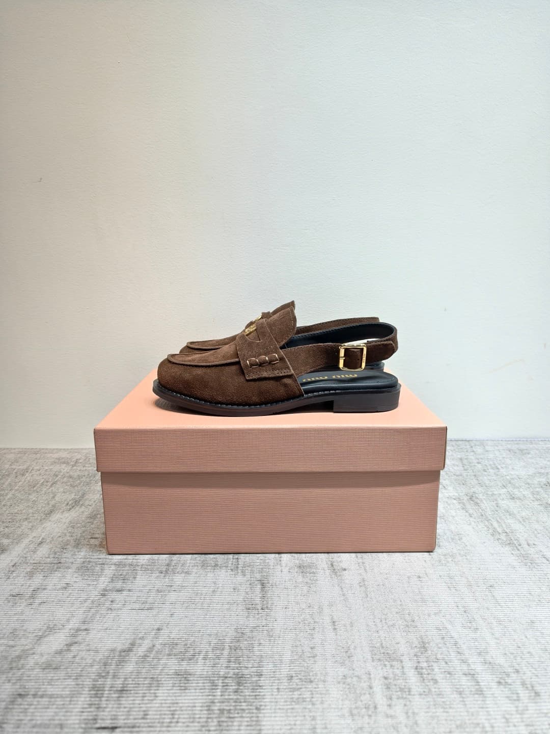 D10648 MIUMIU 2026 new vintage/retro shoes. The upper is made of high-quality calfskin or leather; some models feature aged waxed leather, giving a vintage look. There are also different versions with glossy polished leather, wine-red colored leather, and — image 8