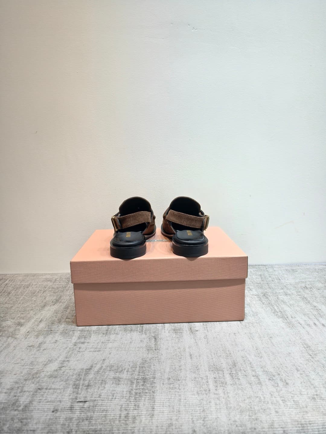 D10648 MIUMIU 2026 new vintage/retro shoes. The upper is made of high-quality calfskin or leather; some models feature aged waxed leather, giving a vintage look. There are also different versions with glossy polished leather, wine-red colored leather, and — image 7