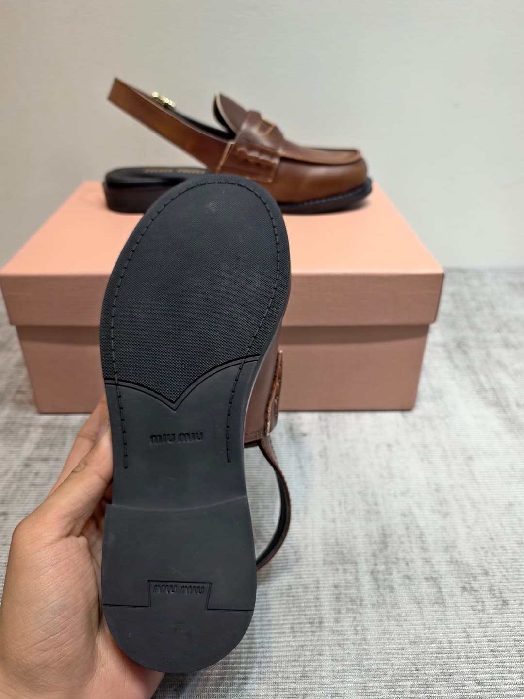 D10655 MIUMIU 2026 new vintage/retro sneakers. The upper is made of high-quality calfskin or leather; some models feature aged waxed leather for a vintage look. There are also different versions including glossy polished leather, wine-red dyed leather, an — image 5