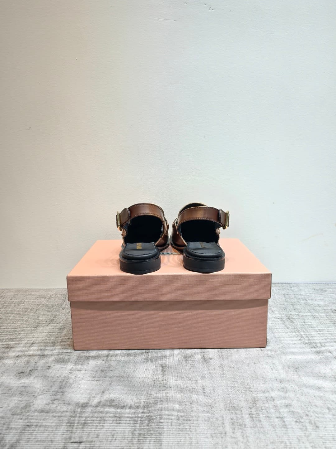 D10655 MIUMIU 2026 new vintage/retro sneakers. The upper is made of high-quality calfskin or leather; some models feature aged waxed leather for a vintage look. There are also different versions including glossy polished leather, wine-red dyed leather, an — image 3
