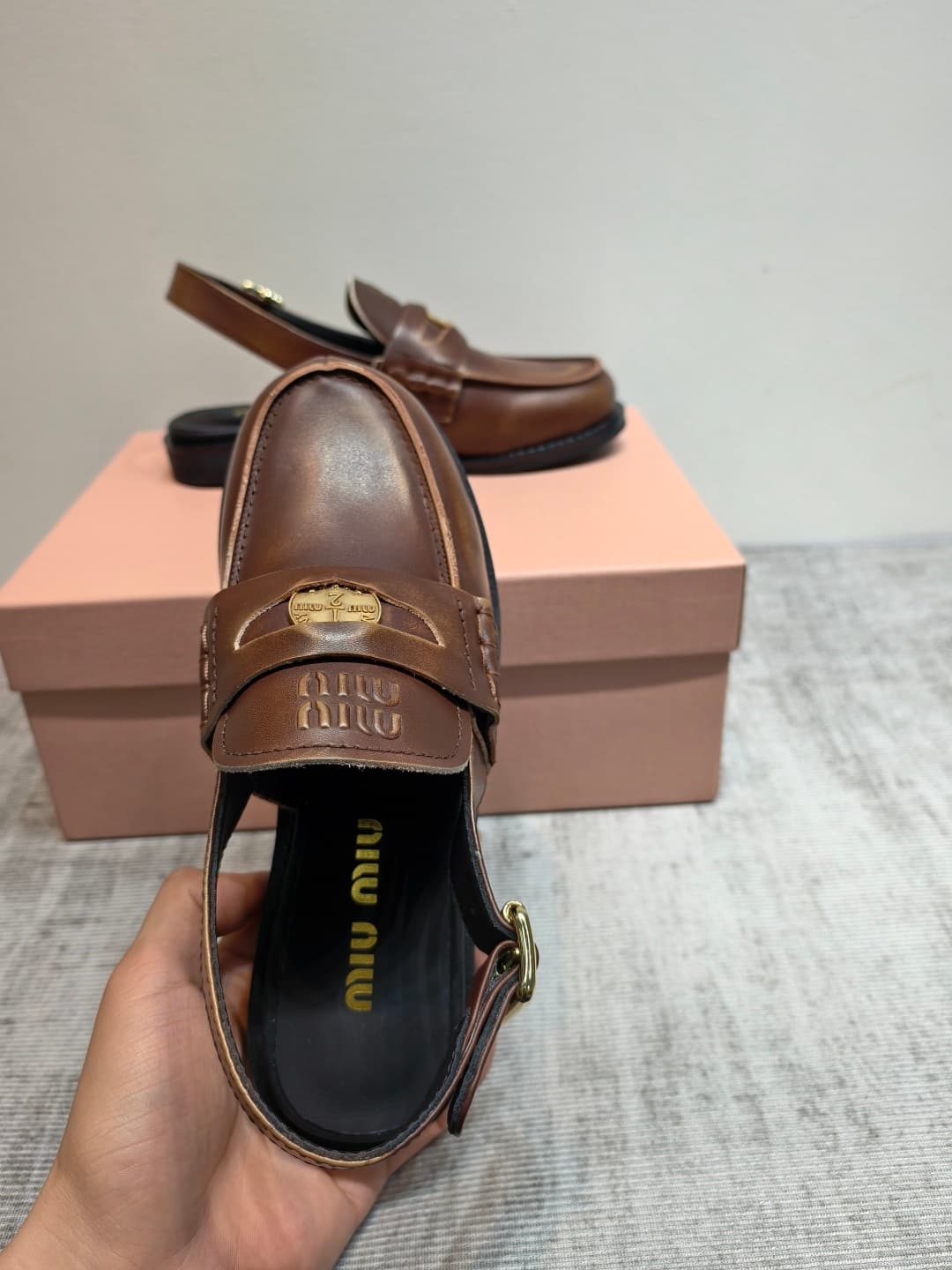 D10655 MIUMIU 2026 new vintage/retro sneakers. The upper is made of high-quality calfskin or leather; some models feature aged waxed leather for a vintage look. There are also different versions including glossy polished leather, wine-red dyed leather, an — image 6