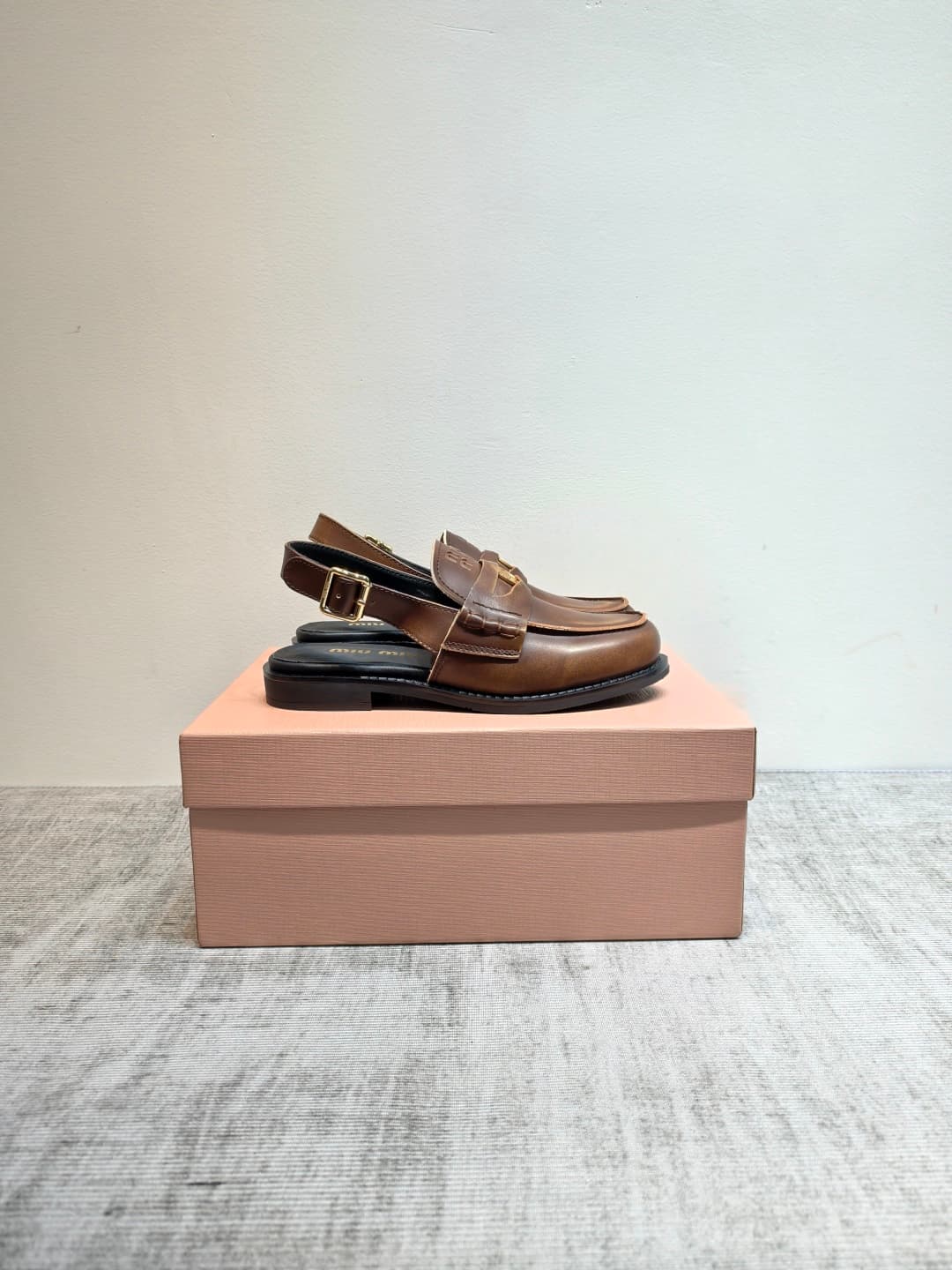 D10655 MIUMIU 2026 new vintage/retro sneakers. The upper is made of high-quality calfskin or leather; some models feature aged waxed leather for a vintage look. There are also different versions including glossy polished leather, wine-red dyed leather, an — image 7