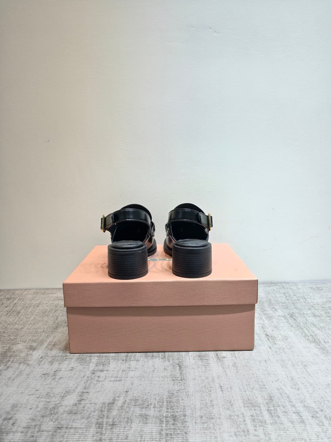 D10647 MIUMIU 2026 New Vintage/Retro Loafers – Upper: The main part is made of high-quality calf skin/leather; some models feature aged waxed leather for a vintage look. There are also different versions with glossy polished leather, wine-red colored leat — image 2