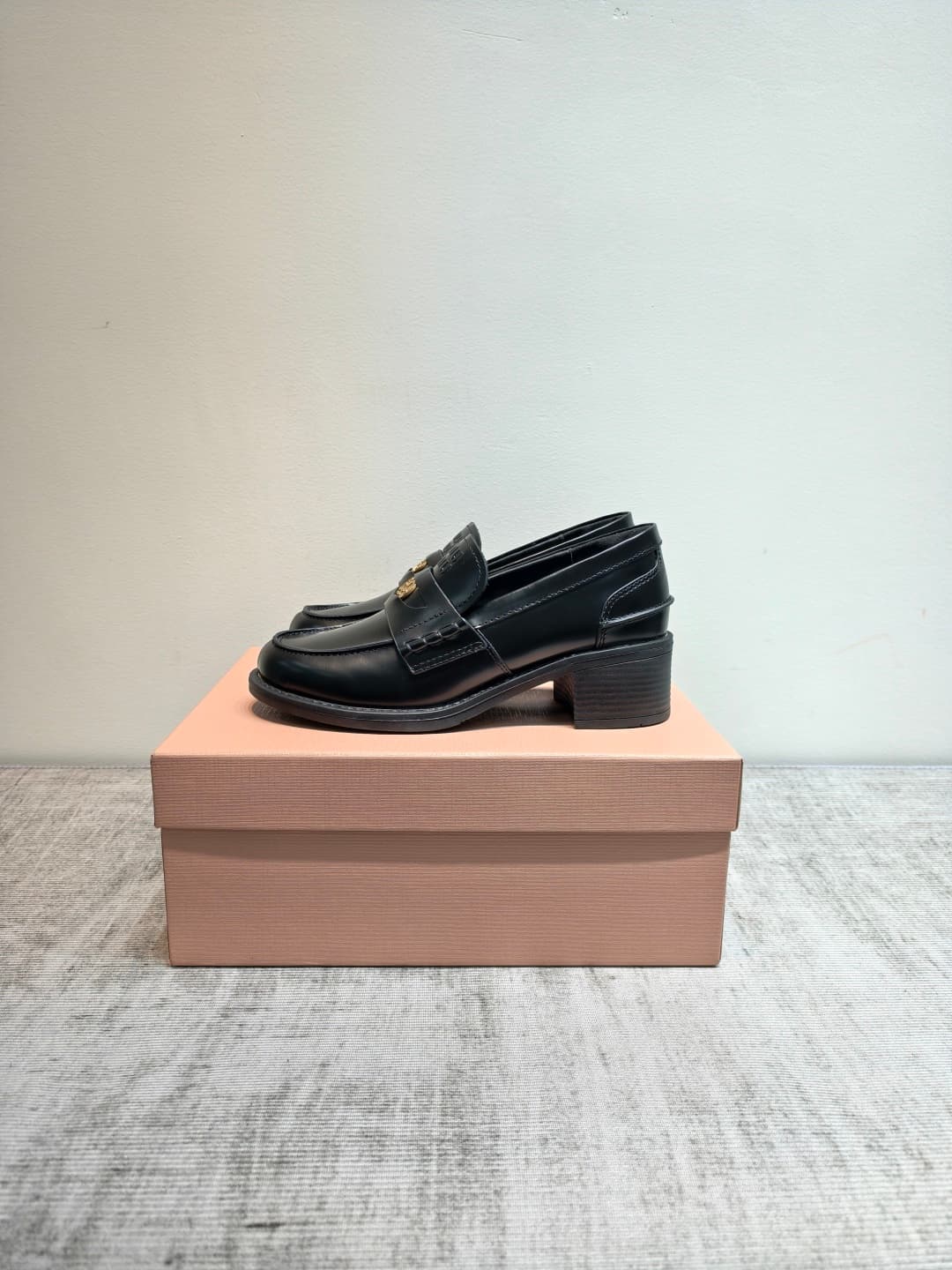 D10645 MIUMIU 2026 New Vintage/Retro Loafers – Upper: The main part is high-quality calfskin/leather; some models feature aged waxed leather, giving a vintage look. There are also different versions such as glossy polished leather, wine-red dyed leather,  — image 5