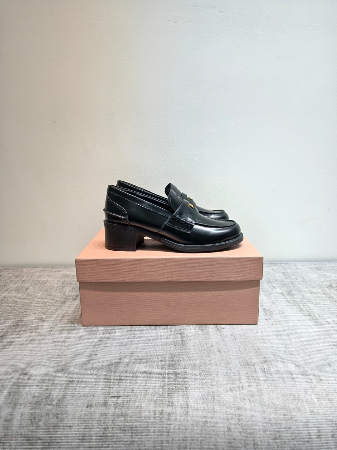 D10645 MIUMIU 2026 New Vintage/Retro Loafers – Upper: The main part is high-quality calfskin/leather; some models feature aged waxed leather, giving a vintage look. There are also different versions such as glossy polished leather, wine-red dyed leather,  — image 3