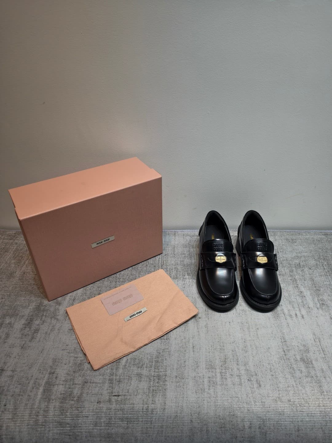 D10645 MIUMIU 2026 New Vintage/Retro Loafers – Upper: The main part is high-quality calfskin/leather; some models feature aged waxed leather, giving a vintage look. There are also different versions such as glossy polished leather, wine-red dyed leather,  — image 7