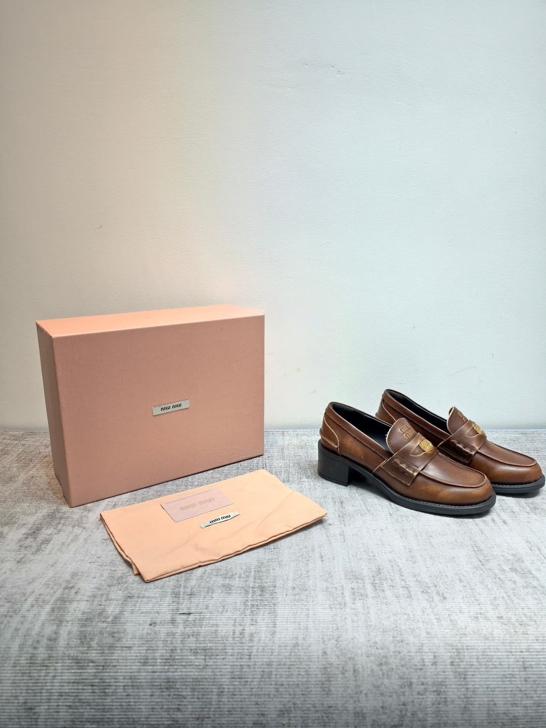 D10644 MIUMIU 2026 New Vintage/Retro Loafers – Upper: Main part made of high-quality calfskin/leather; some models feature aged waxed leather for a vintage look. There are also different versions including glossy polished leather, wine-red dyed leather, a — image 2