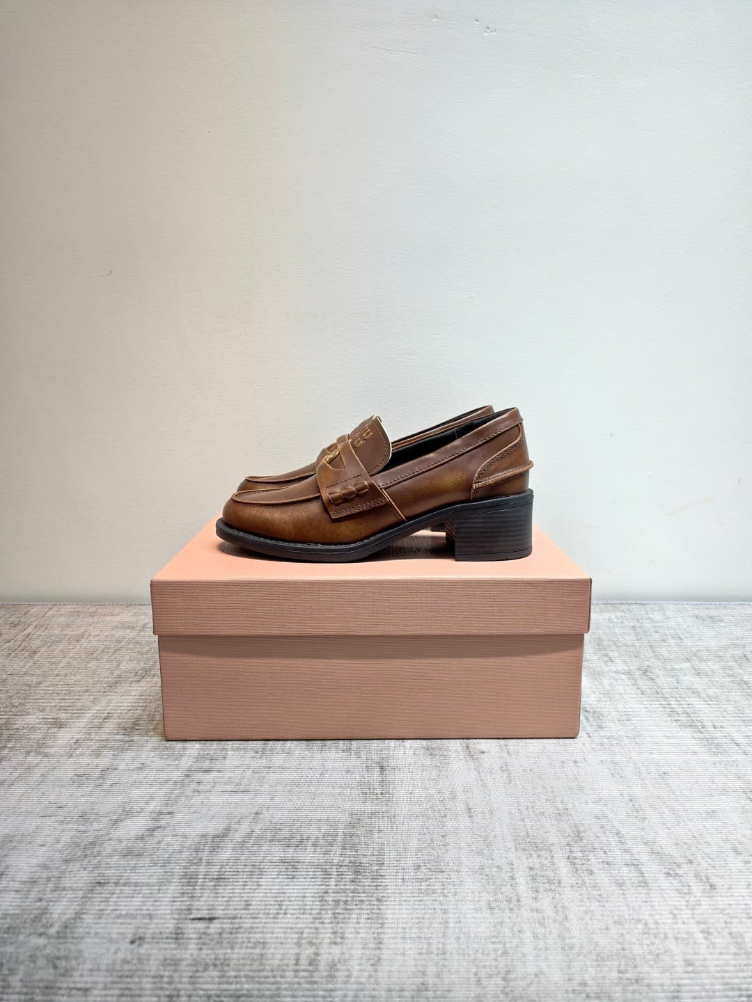 D10644 MIUMIU 2026 New Vintage/Retro Loafers – Upper: Main part made of high-quality calfskin/leather; some models feature aged waxed leather for a vintage look. There are also different versions including glossy polished leather, wine-red dyed leather, a — image 6