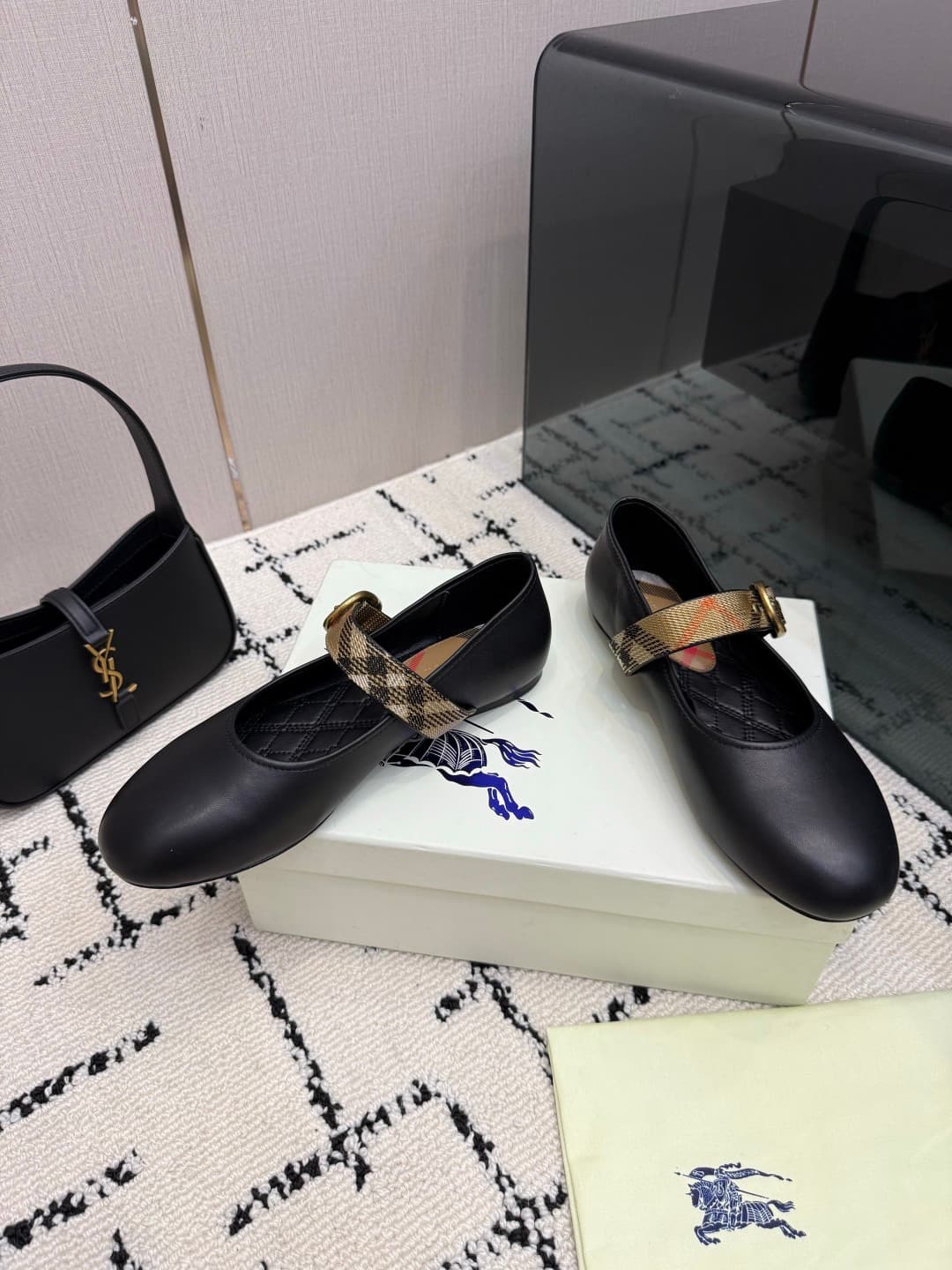 D3162 Burberry / Burberry 26WF New Product — image 3