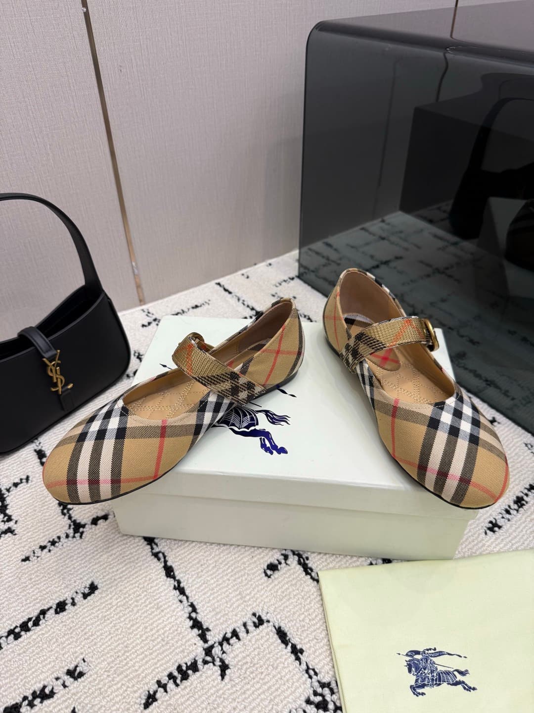 D3161 Burberry / Burberry 26WF New Product — image 3